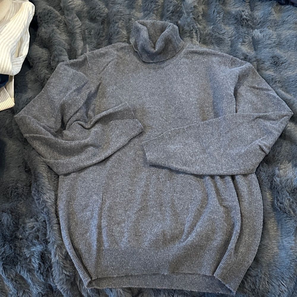 Cashmere Men's Bluegray Turtleneck Sweater’s
